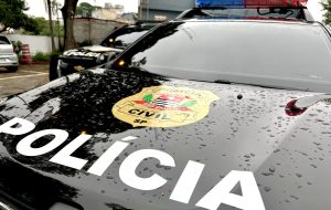 Policia-scaled-300x190