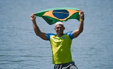 isaquias_queiroz_canoista_porta_band_paris_2024