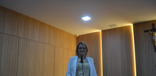 Câmara de Ferraz de Vasconcelos avalia projeto para reconhecer escolas que atuam na prevenção à violência infantil